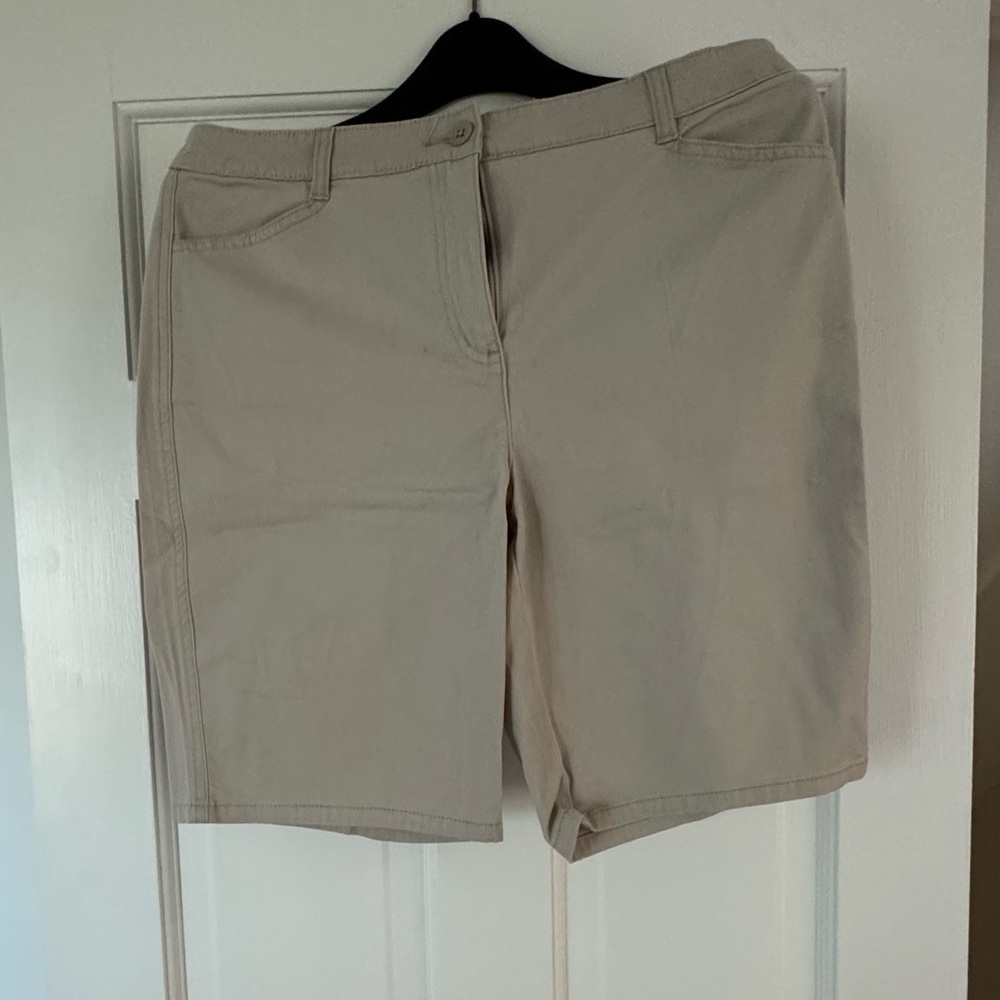 NWT Women’s Chico’s Twill Chino Shorts Size 1